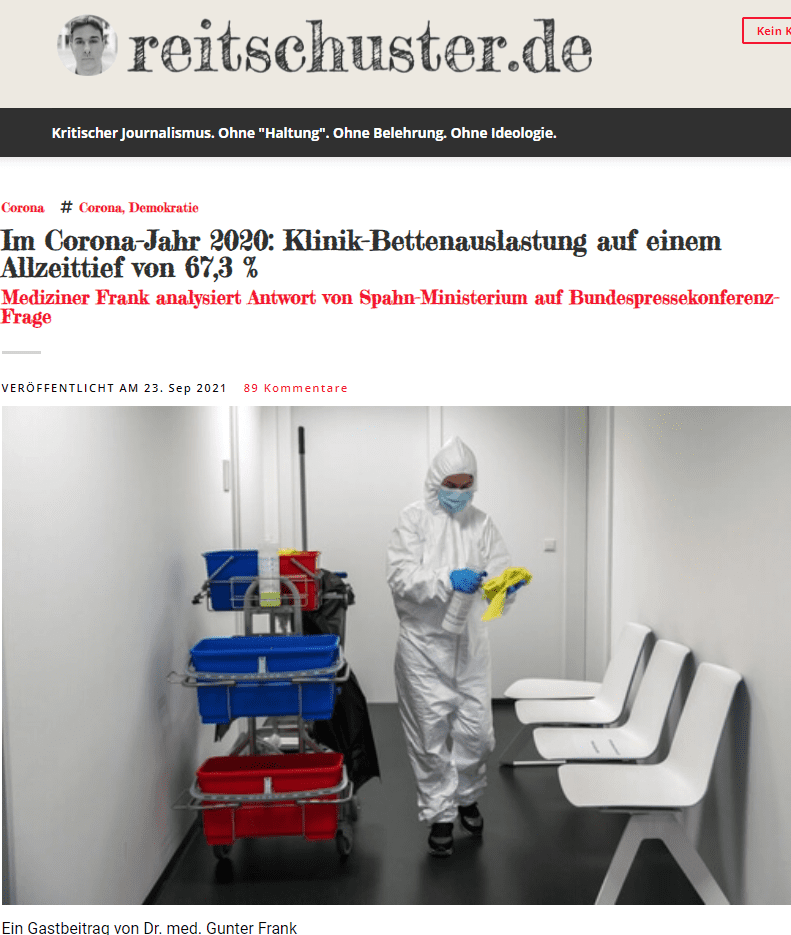 Dies ist inzwischen geschehen. Bevor ich darauf detailliert eingehe, was ich für sehr wichtig halte, hier die Nachreichung des Gesundheitsministeriums im Wortlaut:

Sehr geehrter Herr Reitschuster,

in der gestrigen Regierungspressekonferenz stellten Sie folgende Frage: Laut einem Gutachten des Leibniz-Institutes für Wirtschaftsforschung, die das BMG selbst beauftragte, betrug der Anteil von Patiententagen mit der Diagnose COVID-19 in den Krankenhäusern 2020 1,9 Prozent. Laut Bundesregierung waren die Krankenhäuser am Rande der Überlastung durch COVID-19. Wie passt das zusammen?

Hierzu kann ich folgende Informationen nachtragen:

Im Bericht des Beirats nach § 24 KHG (Analysen zum Leistungsgeschehen der Krankenhäuser und zur Ausgleichspauschale in der Corona-Krise) vom 30. April 2021 ist ausgeführt, dass im Jahr 2020 bei den nach Fallpauschalen abrechnenden Krankenhäusern 1,9 % der Betten insgesamt und 3,4 % der Intensivbetten mit COVID-19-Patientinnen und -Patienten belegt waren (S. 9f. des Berichts). Hierbei handelt es sich um durchschnittliche Belegungszahlen, die keine differenzierten Aussagen zur regionalen oder zeitlichen Bettenbelegung enthalten. Diese durchschnittlichen Belegungszahlen schließen nicht aus, dass es in bestimmten Regionen und zeitlich befristet zu einer Überlastung von Krankenhäusern gekommen ist. Dies war z. B. im Dezember 2020 in Sachsen der Fall, sodass zur Entlastung der Intensivstationen und insbesondere der Beatmungsplätze in sächsischen Krankenhäusern COVID-19-Patientinnen und -Patienten in Krankenhäuser in Berlin und Mecklenburg-Vorpommern verlegt worden sind. Nicht zuletzt aus diesem Grund haben Bund und Länder zusammen mit Intensivmedizinern das sog. Kleeblattkonzept entwickelt, über das im Notfall COVID-19-Intensivpatientinnen und -Patienten aus Regionen mit hohem Infektionsgeschehen kurzfristig in weniger stark betroffene Regionen verlegt werden können. Dass es eine flächendeckende und dauerhafte Überlastung der Krankenhäuser auf Grund der Pandemie gegeben hat, ist von der Bundesregierung im Übrigen nicht behauptet worden.

Mit freundlichen Grüßen

Sebastian Gülde

Überlastung drohte nie
Die grundsätzliche Bewertung ist einfach: Eine Überlastung des Gesundheitssystems drohte nie, nicht einmal annähernd. Sämtliche politischen Corona-Schutzmaßnahmen sind deshalb als unverhältnismäßig einzustufen. Da es die Politik nicht schafft, ihre Fehleinschätzung zuzugeben, ist dies ein klarer Arbeitsauftrag an das Bundesverfassungsgericht, das Drama endlich zu beenden.

Die Antwort sowie das gesamte Gutachten zeugen auch von der grundsätzlichen Problematik, wenn Verwaltungen anhand von Gesundheitsdaten versuchen, sinnvolle Rückschlüsse zu ziehen. Die Art der Erfassung solcher Gesundheitszahlen hat oft mit der klinischen Wirklichkeit wenig zu tun. Hier ein paar Beispiele.

1.
Der erfahrene Kliniker stellt die Diagnose einer viralen Atemwegsinfektion wie COVID-19 nicht anhand eines PCR-Tests. Diese Diagnose ist vor allem eine Ausschlussdiagnose, unterstützt vor allem von dem typischen CT-Bild einer beidseitigen schweren Lungenentzündung. Der Test ist allerhöchstens ein Baustein einer solchen Diagnosestellung und zwar ein unzuverlässiger. Er ist oft falsch negativ, weil die Aerosole mit den Viren bei manchen Patienten direkt in die Lungen gerieten, ohne sich auf den Rachenschleimhäuten aufzuhalten. Gleichzeitig spricht ein positiver Test bekanntlich nicht gleich für eine Infektion, sprich Eindringen des Virus durch die Schleimhautbarriere. Oft ist er z.B. deswegen falsch positiv. Somit ist eine COVID-Statistik, beruhend auf positiven PCR-Tests, schnell irreführend. Inner- und erst recht außerhalb des Krankenhauses, wo man mit völlig nutzlosen PCR-Riesen-„Fall“-zahlen ständig Krankenhaus-Überbelegungen vorhersagte. Das Gutachten zeigt, wie falsch diese Vorhersagen waren, denn es herrschte dagegen eine ganzjährige Rekord-Unterbelegung. Dass diese Vorhersagen falsch waren, das war allerdings vorhersagbar.

2.
Solche Statistiken lassen vor allem Rückschlüsse auf die vorliegenden Abrechnungsbedingungen zu. Werden Zulagen für COVID-19-Patienten gezahlt, weil sie beispielsweise unter Quarantänebedingungen mehr Aufwand bedeuten, dann werden heutige, ökonomisch denkende Krankhausleiter dafür sorgen, dass diese Diagnose bis an den Rand des medizinisch Vertretbaren vergeben wird – oder eben auch darüber hinaus. Wenn ich Zulagen nur bei 75 % belegten Intensivabteilungen zahle, werden manche Krankenhäuser eben freie Betten nicht melden. Ist das unethisch? Ja. Würden Sie oder ich Ähnliches tun? Wer weiß? Menschen sind Menschen, und deshalb braucht es kluge, das Ende bedenkende (!) Anreizsysteme, wenn man nicht das Gegenteil des gewünschten Effekts erreichen will – wie im Falle von Corona.

3.
Richtig ist, es gab durchaus punktuell überlastete Intensivabteilungen. Verlegung von Patienten auf unterbelegte Krankenhäuser ist dann für ein funktionierendes Gesundheitssystem das Normalste der Welt, typischerweise während winterlicher Atemwegsinfektionen. Staatliche Maßnahmen sind erst dann notwendig, wenn solche Verlegungen nicht mehr möglich werden, z.B. aufgrund allgemeiner Auslastung. Doch davon waren und sind wir weit entfernt. Im Gutachten steht, dass der tagesaktuell höchste Anteil aller COVID-Patienten auch im Winter nicht über 5 % lag. Wie hoch der tagesaktuell maximale Anteil von COVID-Patienten allein bezogen auf Intensivabteilungen war, konnte ich dem Gutachten leider nicht entnehmen. Aber insgesamt zeigt die Statistik der DIVI, dass die Anzahl der belegten Intensivbetten insgesamt seit Mai 2020 fast konstant 20.000 beträgt. Und das war auch im Winter 2020/21 nicht anders.

4.
Für die Frage einer drohenden Überlastung spielt es im Prinzip keine Rolle, ob der Anteil an Covid-Patienten nun 1, 2 oder 10 % war. Entscheidend ist ja die Gesamtbelegung, und hier herrschte ganzjährig Unterbelegung, wie dieses Gutachten nun hochoffiziell bestätigt. Zitat:
„Im Resultat sank die Bettenauslastung auf einen Allzeittiefpunkt von 67,3 % (und 68,6 % auf den Intensivstationen).“ Ob vor, während oder nach einem Lockdown – nie handelte es sich im Bundesschnitt um eine angespannte Belegungssituation. Erinnern Sie sich noch an die Lockdownbegründung „flattening the curve“? Niemand sprach davon, die allgemeine Senkung der Infiziertenzahl erreichen zu wollen. Das ist auch schlicht unrealistisch bei einer ausgebrochenen viralen Atemwegsinfektion (Tardivepidemie). Das Ziel war stets die zeitliche Streckung. Auch wenn Wahleingriffe verschoben wurden – hätte es sich tatsächlich um eine epidemische Lage nationaler Tragweite gehandelt, dann hätte es eine durchschnittliche Zunahme der Belegung im Jahresschnitt geben müssen. Festzuhalten bleibt in diesem Zusammenhang, dass bei einem COVID-Anteil von durchschnittlich 2 % oder maximal 5 % niemals eine allgemeine Überbelastung drohte, denn dann hätte eine völlig unrealistische allgemeine 95%ige Belegung vorherrschen müssen, es waren aber wie gesagt unter 70 %.

5.
Es stimmt, wir haben zu viele (!) Intensivbetten. ABER – es liegen oft die falschen Patienten darin. In der Charité werden immer noch Patienten aus dem Frühjahr 2020 (!) im künstlichen Koma beatmet. Ich kenne nicht das Alter und die Grunderkrankungen dieser konkreten Fälle. Aber es ist leider üblich, dass Pflegeheime, oft aus Personalmangel, und im Falle von Corona aus Panikmache, hochbetagte, aufgrund schwerer Vorerkrankungen geistig und körperlich stark eingeschränkte Pflegebedürftige schon bei mildem Husten in die Akutkrankenhäuser verlegen. Dort will man Leben retten, verlängert aber nur das Sterben. Solche Menschen erhalten am Ende ihres Lebens keinen Benefit aus einer Hochleistungsmedizin. Ganz im Gegenteil. Besonders schlimm zeigt sich dies während der Coronakrise. 70 % aller COVID-Toten in den Krankenhäusern kamen aus Pflegeheimen. Sie konnten sich nicht von Angehörigen verabschieden, wurden isoliert, nur Kontakt zu vermummten Fremden, und verstarben dann angeschlossen an Maschinen. Ein humanitäres Drama, für das sich kaum jemand interessiert. Vielleicht hilft es, sich vorzustellen, ob man selbst so sterben möchte. Bei immer älter werdenden Gesellschaften ein stetig wachsendes Problem. Die Lösung besteht in einem langjährigen Kraftakt, um genügend qualifizierte Pflegekräfte auszubilden, adäquat zu bezahlen und dem Aufbau von Palliativabteilungen in Pflegeheimen, um ein würdiges Sterben zu garantieren. Das ist die eigentliche medizinische Lehre aus Corona, wie schon aus der Grippewelle 2018. Hoffen wir, dass wir diesmal den Schuss gehört haben. Laut genug ist er.

6.
Kommen wir nun zum Drama im Drama: Dem leider immer noch weitverbreiteten Behandlungsfehler einer zu frühen invasiven Beatmung. Dadurch versterben Menschen mit einer viralen Atemwegserkrankung unnötig, nachdem sie oft wochenlang ein Intensivbett belegten. Ein paar Zahlen. Von den COVID-Intubierten starben in Wuhan 95 %, in Bergamo und New York 90 % und in Deutschland ca. 50 %. Ein fachliches, erschütterndes Dokument der Fortführung dieses schon lange bekannten Behandlungsfehlers finden Sie hier.
Die dort genannten Experten kennen Sie auch aus diversen Talkshows, wo sie seit über einem Jahr ungerechtfertigten und unverantwortlichen Alarmismus verbreiten, indem sie vor ständiger Überlastungsgefahr warnen, in völliger Ignoranz bzgl. der tatsächlichen Zahlen. Wenn es kurzfristig sehr angespannte Situationen gab, dann vor allem deswegen, weil sie zu viele Menschen intubiert und die Intensivstationen dann verstopft haben. Besonders inakzeptabel ist die in diesem Artikel genannte Begründung für die invasive Beatmung: „Bei nicht-invasiver Beatmung und Notfällen werde nämlich zu viel Aerosol frei. Und das enthält die Viren, die dann das Personal krank machen.“ Menschen zu schädigen, damit Krankenhauspersonal vermeintlich geschützt wird, dafür bin ich nicht Arzt geworden. Wie gute Medizin funktioniert, zeigt dagegen das Moerser Modell. Viel weniger Intensivbelegungen, viel weniger Tote, fast null Ansteckung des Personals. Schwere Fälle, und die gibt es selbstverständlich unter COVID-Infizierten, sind dort gut aufgehoben. Das alles ist durch Veröffentlichungen sauber belegt. Man kann davon ausgehen, dass 20–30 % der COVID-Toten an der Beatmung, und nicht an dem Virus starben (siehe hier).
Jens Spahn wusste dies schon im Sommer 2020. Zusammen mit Armin Laschet besuchte er das Krankenhaus in Moers. Er ließ sich auch vom dortigen Chefarzt danach mehrfach die Situation genau erklären. Doch es passierte – nichts. Sicher, Politik sollte sich aus guten Grund nicht in die Behandlungsempfehlungen der Ärzte einmischen. Aber in dieser Krise und angesichts der schwerwiegenden Folgen dieser Fehlbehandlung für die gesamte Gesellschaft (schließlich ging es um die offizielle Begründung des Lockdowns) hätte ich von einem Minister verlangt, alle Spezialisten an einen Tisch zu berufen und fachlich moderiert, z.B. von Prof. Windeler vom IQWiG, das Thema zu klären. Das Problem von Jens Spahn ist nicht, dass er sich nicht für die richtigen Dinge interessiert. Er will es durchaus wissen, was den Menschen hilft. Aber wenn es darum geht, danach zu handeln, gewichtet er ganz offensichtlich andere Interessen höher.

Fazit
 
Die Corona-Politik wird noch über Jahre hinweg ein Lehrbeispiel dafür sein, was man alles bei einer saisonalen, mittelschweren Atemwegsepidemie falsch machen kann. Wie Fehler bei der Diagnosestellung, Behandlung, Berichterstattung sowie bei politischen Maßnahmen sich gegenseitig derart aufschaukeln können, dass sie sogar einen demokratischen Rechtsstaat ins Wanken bringen können. Hoffen wir, dass durch den unglückseligen und unverantwortlichen Umgang mit der neuen COVID-Impfung das Drama zusätzlich kein biblisches Ausmaß annimmt.