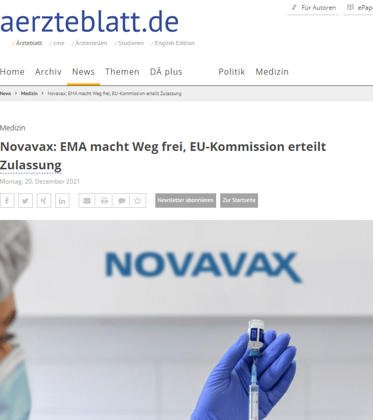 Die zuständige Expertenkommission für Humanarzneimittel hatte nach einer außerordentlichen Sitzung die Empfehlung ausge­sprochen. Die Experten hatten bereits im länger laufenden Prüfverfahren Studien zu Wirkung und Risiken bewertet. Nach eingehender Bewertung sei der zuständige Ausschuss zu dem Ergebnis gekommen, dass „die EU-Kriterien zu Wirksamkeit, Sicherheit und Qualität erfüllt werden“, teilte die EMA mit.

Der Novavax-Impfstoff (Nuvaxovid) wird in 2 Dosen im Abstand von etwa 3 Wochen verabreicht. Er ist den Studien zufolge mit einem Infektionsschutz von etwa 90 % hochwirksam. Wie stark er aller­dings bei der sehr ansteckenden Omikron-Variante wirkt, ist unklar. Es habe bisher nur Fälle von milden Neben­wirkungen gegeben.

Das Präparat könnte für Impfskeptiker eine Alternative sein, da es auf einer anderen Technologie beruht. Nicht geimpfte Menschen, die Zweifel an den übrigen Impfstoffen haben, könnten dadurch möglicher­weise umgestimmt werden.

Das Mittel ist ein proteinbasierter Impfstoff mit Virusantigen. Konkret verwendet Novavax für sein Vakzin das Spikeprotein des COVID-19-Erregers SARS-CoV-2 und reproduziert dieses massenhaft in Insekten­zellen.

Das menschliche Immunsystem bildet nach der Impfung damit Antikörper gegen das Protein und kann so eine COVID-19-Erkrankung abwehren. Zudem enthält das Novavax-Vakzin Saponin als Adjuvans, das die Wirkung der Impfung verstärken soll.

Ist das Novavax-Vakzin ein Totimpfstoff?
Vielfach wird die Frage gestellt, ob es sich bei Novavax um einen Totimpfstoff handelt. Das kommt auf die Definition an, denn der Begriff „Totimpfstoffe“ wird auch von Experten uneinheitlich verwendet.

Das Robert-Koch-Institut (RKI) etwa erklärt, da das Mittel von Novavax keine vermehrungsfähigen Viren ent­halte, könne es „mit Totimpfstoffen gleichgesetzt werden“. Diese breit gefasste Definition umfasst aber auch die mRNA- und Vektorimpfstoffe.

Das Bundesforschungsministerium fasst den Totimpfstoffbegriff enger und zählt dazu solche Vakzine, die Bestandteile oder einzelne Moleküle des Erregers enthalten, also auch das Novavax-Vakzin.

Nach der noch engeren Definition, dass Totimpfstoffe das tatsächliche Virus oder zumindest Teile davon enthalten müssen, zählt das Novavax-Vakzin allerdings nicht zu dieser Gruppe. Schließlich enthält es keine abgetö­teten Virusbestandteile, die direkt aus dem Coronavirus gewonnen werden, sondern gen­tech­nisch herge­stellte Virusproteine.

Der CDU-Europaangeordnete und gesundheitspolitische Sprecher der größten Fraktion im Europäischen Parlament (EVP Christdemokraten), Peter Liese, wies darauf hin, dass der Impfstoff in Bezuf auf Omikron zurzeit Gegenstand von Untersuchungen ist.

„Es ist aber aus meiner Sicht weder davon auszugehen, dass der Impfstoff gegen Omikron perfekt schützt, schon gegen Beta war die Wirkung deutlich herabgesetzt (55,4 %), noch ist zu erwarten, dass er gar nicht schützt“, so Liese.

Experten gehen Liese zufolge davon aus, dass die Umgehung des Immunsystem möglicherweise stärker ist als bei mRNA-Impfostoffen, da die von Novavax verwendete Technologie nur wenige Teile des Immun­systems anregen könnten. Deswegen werde schon an der Produktion von angepassten Impfstoffen gearbeitet.

Unabhängig davon sei es aber „gut, dass mit Novavax ein fünfter Impfstoff zur Verfügung steht“, so Liese. Der Impfstoff könne einen wichtigen Beitrag zur Pandemiebekämpfung in Europa und weltweit leisten, weil er sich einfacher transportieren und zu lagern lässt, als zum Beispiel die mRNA-Impfstoffe.

Bundesgesundheitsminister Karl Lauterbach (SPD) warnte bei Bild vor der Annahme, dass der neue Impf­stoff „ein Game Changer wird“. Studien zufolge seien die bereits millionenfach verabreichten Impfstoffe von Moderna und Biontech „eine ganze Spur sicherer“.

Die EU hat sich bereits im August bis zu 200 Millionen Dosen des Impfstoffs gesichert. Das deutsche Gesundheitsministerium hat den Impfstoff für kommendes Jahr bereits eingeplant.