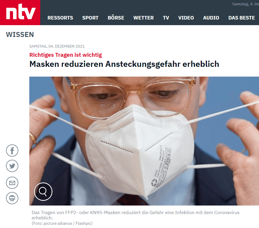 Wenn sich ein infizierter und ein gesunder Mensch in einem Innenraum auf kurzer Distanz begegnen, liegt die Ansteckungsgefahr demnach auch nach 20 Minuten bei gut einem Promille (0,1 Prozent). Voraussetzung sei der korrekte Sitz der FFP2- oder KN95-Maske, schreibt das Team um Institutsdirektor Eberhard Bodenschatz in den "Proceedings" der US-Nationalen Akademie der Wissenschaften ("PNAS"). Bei schlecht sitzenden FFP2-Masken liege das Infektionsrisiko im gleichen Szenario dagegen bei rund vier Prozent, berechnet das Team. Für optimalen Schutz muss der Nasenbügel demnach zu einem "abgerundeten W" geformt werden, so dass er seitlich auf die Nasenflügel drückt. Bei OP-Masken reicht eine gute Passform noch, um die Infektionsgefahr auf maximal zehn Prozent zu senken. Die Forscher berechneten das Infektionsrisiko, indem sie diverse Faktoren wie etwa Partikelgrößen, Physik beim Ausatmen, diverse Maskentypen und Risiko des Einatmens von Coronaviren kombinierten.

"Im täglichen Leben ist die tatsächliche Infektionswahrscheinlichkeit sicherlich zehn- bis hundertmal kleiner", wird Bodenschatz in einer Mitteilung des Instituts zitiert. Denn die Atemluft, die an den Rändern aus der Maske strömt, werde verdünnt. Die Forscher hätten das Risiko jedoch so konservativ wie möglich berechnen wollen. "Wenn unter diesen Bedingungen sogar das größte theoretische Risiko klein ist, ist man unter realen Bedingungen auf der ganz sicheren Seite", sagt Bodenschatz.

Im Gegensatz dazu steht das Ergebnis bei Begegnungen von zwei Personen, die keine Maske tragen: Wenn in diesem Fall ein gesunder Mensch mit drei Metern Abstand wenige Minuten in der Atemluft eines Infizierten stehe, werde er sich mit sehr hoher Wahrscheinlichkeit anstecken, so die Forscher. Bodenschatz betont: "Unsere Ergebnisse zeigen noch einmal, dass das Maske-Tragen an Schulen und auch generell eine gute Idee ist."