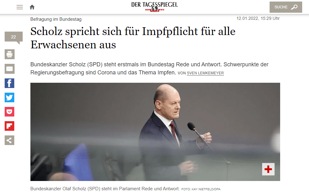 Dann beginnt Scholz sein Eingangsstatement. Er erläutert die Corona-Politik von SPD, Grünen und FDP und geht auf die Einführung einer allgemeinen Impfpflicht ein. Der Kanzler verweist darauf, dass die Infektionszahlen in Deutschland zwar derzeit noch nicht so hoch sind wie in anderen Ländern. Dies gehe auf einen Kurs „großer Klarheit“ in der Corona-Politik zurück. Deutschland habe strengere Kontaktbeschränkungen als in vielen anderen Ländern, sagt der SPD-Politiker. Die weitreichenden Maßnahmen hätten „auch den gewünschten Effekt“, sagt Scholz.

Aber durch Omikron würden auch auf Deutschland viel höhere Zahlen zukommen. Zur Impfpflicht sagt er: „Ich halte sie für notwendig und werde mich aktiv dafür einsetzen.“ Er erklärte weiter: „Ich hoffe, dass es eine zügige, gute Beratung geben wird mit einem entsprechendem Ergebnis.“

In Bezug auf eine mögliche Altersgrenze spricht sich Scholz dafür aus, dass die allgemeine Impfpflicht sich an „alle Volljährigen, alle über 18-Jährigen“ richten sollte. Damit wendet er sich gegen Vorschläge, die Impfpflicht auf die über 50-Jährigen zu begrenzen oder auch Jugendliche mit einzubeziehen.

Zum Thema Boostern sagt der Kanzler: „Ich bin sehr stolz auf das, was bis Weihnachten gelungen ist.“ Zwar seien die Impfzahlen „derzeit nicht in der Größenordnung, wie wir uns das vorstellen“, so Scholz. Den Grund dafür sehe er aber in den vergangenen Feiertagen. „Das weitere Boostern ist das zentrale Instrument im Kampf gegen die Omikron-Wand“, sagt Scholz auf Nachfrage.

Thorsten Frei von der CDU stellt die erste Frage an Scholz zum Thema Impfpflicht. Der Kanzler wiederholt, dass er eine Impfpflicht für „erforderlich“ hält. Es solle unbürokratisch und schlank geschehen, so der Bundeskanzler. „Mit der Entscheidung, sich nicht impfen zu lassen, trifft man nicht nur eine Entscheidung für sich, sondern für alle“, betont Scholz.

Er verteidigt, dass die Regierung zur allgemeinen Impfpflicht keinen eigenen Gesetzesentwurf vorlegen will. Die Frage der Impfpflicht sei von so grundlegender Bedeutung, dass man andere Wege gehen müsse. Der Weg über fraktionsübergreifende Gruppenanträge habe immer zu einer Befriedigung der politischen Diskussion geführt, sagt der SPD-Politiker.

Die Frage eines AfD-Abgeordneten zur Zahl der schweren Nebenwirkungen bei Impfungen beantwortet Scholz äußerst schmallippig. Martin Sichert (AfD) hatte ihm zuvor vorgeworfen, Fakten dazu zu verschweigen. „Vielen Dank für die Frage, aber nicht für die Intention, die dahintersteckt“, sagt Scholz. „Einen offenen und ehrlichen Umgang mit den Fakten wünsche ich vor allem Ihnen“, erklärt der Kanzler unter Applaus.

Als zweiten Punkt geht Scholz in seinem Eingangsstatement auf den Konflikt mit Russland ein. Die Ukraine-Krise ist „eine ernste Bedrohung der Sicherheit in Europa“, sagt Scholz. Durch die Annexion der Krim sei eine Sicherheit verloren gegangen - die Sicherheit, dass „bestehende Grenzen nicht mehr verschoben werden können“.

Weiterer Schwerpunkt in der Befragung wird die Klima- und Energiepolitik. „Wir werden das Thema Klimawandel sowohl in der EU wie auch weltweit ansprechen müssen“, sagt Scholz. Zur Energiekrise sagt der Kanzler: „Wir wollen die EEG-Umlage abschaffen“. Damit könne jede Familie mit bis zu 300 Euro entlastet werden. Außerdem betont Scholz: „Atomenergie ist nicht nachhaltig.“ Weder sei sie wirtschaftlich sinnvoll.

[Lesen Sie auch: Verlässlich bloß bis zum nächsten Ausfall: Renaissance der Atomkraft ist nur ein Mythos (T+)]

Katrin Uhlig von den Grünen fragt: „Welchen Stellenwert hat der schnellere Ausbau der erneuerbaren Energie?“ Scholz antwortet: „Es ist ganz klar: Wir brauchen mehr Strom“. Das müsse mit einem Ausbau von erneuerbaren Energien verbunden seien. Der Weg, den wir einschlagen, werde die Wettbewerbsfähigkeit Deutschlands stärken, so Scholz. Es sei ein „teurer Weg“, bei dem viele Dinge ungeklärt seien, etwa die Entsorgungs- und unverändert die Sicherheitsfrage.

„Weil das eine solche Gefahr ist, hat sich Deutschland entschieden, aus der Nutzung der Atomkraft auszusteigen und das ist richtig“, betont er. Scholz verweist dabei auf die Pläne der Koalition aus SPD, Grünen und FDP zum beschleunigten Ausbau der erneuerbaren Energien, um die Versorgung aus Kernenergie und Kohle zu ersetzen.

In der dreitägigen Debatte will die neue Regierung ihre Pläne in allen Politikfeldern vorstellen. Am Mittwoch kommen unter anderem die Innen-, die Außen- und die Umweltpolitik dran. Am Donnerstag folgen die Wirtschafts- und die Klimaschutzpolitik sowie der Bereich Arbeit und Soziales, am Freitag die Finanz- und Haushalts- sowie die Verteidigungspolitik.