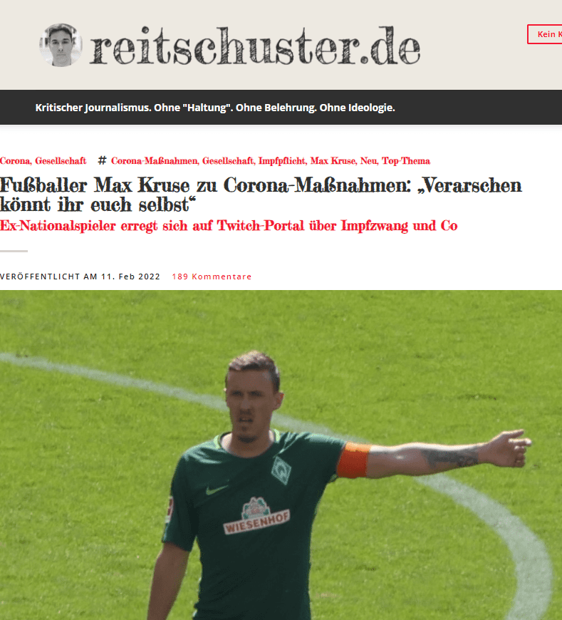 Zuletzt hatte Kruse vor wenigen Tagen eineinhalb Stunden live gesendet. Und was der Profifußballer dort äußerte und mit seinem Fans diskutierte, schaffte es am Folgetag in viele große Zeitungen, die Welt titelte gar: „Max Kruse schießt gegen deutsche Corona-Politik“. Zunächst ging es aber in Kruses Twitch-Sendung um seinen Wechsel vom Erstligisten Union Berlin (aktuell Tabellenplatz 4) zum in dieser Saison wackeligen (Platz 12) Wolfsburg – einen Wechsel, den der über 30-Jährige freimütig unter anderem mit dem besseren finanziellen Angebot begründete.

Nach etwa einer halben Stunde Sendung kam Max Kruse auf die unterschiedlichen Corona-Maßnahmen in Berlin und Niedersachsen zu sprechen. Der Fußballer erzählt, er wäre letzten Montag von Berlin nach Wolfsburg gefahren und da sei alles viel strenger als in Berlin, es gäbe eine FFP2-Maskenpflicht, die meisten Cafés und Restaurants geschlossen, „eine komplett andere Welt bis 23. Februar mindestens“.

Kruse warnt seine Twitch-Gemeinde zunächst vor, er sei „politisch komplett neben der Spur, habe keine Ahnung von Politik“. Aber wenn selbst er sich fragen würde, was da los ist, „dann muss man sich wirklich Gedanken machen“, attestiert Kurse. Politik sei ihm ansonsten „Latte“, sagt der Neu-Wolfsburger. „Aber“, so Kruse weiter, „ich verstehe nicht, wie so was in Deutschland überhaupt möglich ist.“

Anschließend versucht er sich gemeinsam mit seinen kommentierenden Zuschauern an der Corona-Debatte:

„Der Genesenen-Status war sechs Monate. Die Politik hat entschieden, nein, der Genesenen-Status zählt nur noch drei Monate. Alles schön und gut, aber jetzt kommt’s: Aber im Parlament – Leute, die im Parlament arbeiten – haben weiterhin sechs Monate. Ja, ne, what the fuck, was … ist im Parlament kein Corona, oder was? Haben die da irgendwie – keine Ahnung Alter – so Spritzdosen oder was, Corona-Antikörper rumfliegen, oder was? Also Leute mal ganz im Ernst, irgendwann ist auch mal gut.“

Dann macht Max Kruse seinem Unmut erst richtig Luft:

„Ich habe das auch lange verstanden. Alle Maßnahmen, alles schön und gut. Maskenpflicht finde ich auch vollkommen in Ordnung. Impfen … meinetwegen soll auch sein. Aber bitte: Verarschen könnt ihr euch selbst, ja, müsst ihr nicht uns verarschen. Das mal zu dem Thema nur ganz kurz, ich habe keine Ahnung von Politik.“

Einer seiner Zuschauer will wissen, ob Kruse geimpft ist: „Natürlich bin ich geimpft. Ich war ja genesen, das heißt, ich hab dann zwei Impfungen jetzt. Die erste nach dem Genesen-Sein und die zweite Booster-Impfung habe ich im Dezember bekommen. Aber jetzt kommt ja wieder das Neue, Jetzt soll ja wieder die vierte Impfung kommen. Und Johnson & Johnson zählt auf einmal nicht mehr. Also von heute auf morgen so … ja ne … Erst war das der Impfstoff, also auf einmal zählt’s einfach nicht mehr so …(pfeift, macht Handbewegungen für „bekloppt“) Aber gut, jetzt kommt natürlich wieder Deutschland: Alle anderen Länder finden eine Lösung, nur Deutschland findet keine Lösung. Die seuchen durch, machen eine Impfpflicht, ist auf jeden Fall alles wieder auf. Nur in Deutschland, was machen sie? Ja nichts, warten wir mal weiter ab, ne. Also die, wie soll ich das sagen … Scheiß mal auf die Wirtschaft in Deutschland einfach so. Die Läden müssen schließen, Existenzen gehen kaputt. Egal – wir chillen noch ein bisschen im Bundestag. Irgendwann wird schon eine Lösung kommen, vielleicht geht Corona einfach weg. Lass es uns einfach aussitzen. So. Das ist Deutschland Leute, ganz ehrlich. Aber ein Impf-Skeptiker bin ich auf jeden Fall nicht. Ich finde, Impfen ist gut.“

Dann geht es weiter mit Omikron, das wäre ja keine so schlimme Variante, so Kruse weiter. Und wenn es nicht so schlimm sei, dann müsse Deutschland auch handeln und dementsprechend auch die Läden wieder aufmachen. „Oder sehe ich das falsch?“, fragt Kruse in die Runde. Dann erzählt er von einem ehemaligen Kollegen aus der Türkei, dessen Eltern schon zum vierten Mal geimpft wurden und das würde das Immunsystem angreifen, hätte er von seinem Freund gehört: „Er hast mir erzählt, die ersten drei Impfungen hätten die gut vertragen. Bei der vierten Impfung lagen die vier, fünf Tage flach.“

Auch zum Impfzwang äußert sich Max Kruse: „Also ich finde es grundsätzlich nicht richtig, Leute zu irgendwas zu zwingen, jeder Mensch ist für sich selbst zuständig. Wer das machen will, soll es machen, wer das nicht machen will, ist, glaube ich, jedem seine eigene Entscheidung. Ich würde es jedem empfehlen, aber Zwang, also eine Impfpflicht, finde ich persönlich schwierig.“

Dann folgen wieder sportliche Fragen und ein Augenzwinkern von Max Kruse: „Davon habe ich auch mehr Ahnung.“

Wie soll man diesen medial so hochgespielten Vorfall nun beurteilen? Max Kruse hat sich auf einem speziellen, aber öffentlichen Portal unter gleichgesinnten Zockern Luft gemacht. Und wie Kruse dort auftritt, gefällt vielen seiner Fans. Sein Auftritt wird dort positiv als sympathisch und unverstellt wahrgenommen. Ältere Fußballfans kennen Vergleichbares noch von Paul Breitner und Günther Netzer. In dieser libertären Tradition kann man durchaus auch Max Kruse sehen, bis hin zu seiner leichten Rapper-Attitüde.

Der VfL Wolfsburg täte hier übrigens sicher gut daran, diesen Auftritt auf sich beruhen zu lassen und nicht, wie es Nationaltrainer Jogi Löw 2016 tat, hier Privates mit Beruflichem zu mischen. Und so passiert es dann auch, VfL-Sportdirektor Marcel Schäfer (37) macht es auf der gestrigen Pressekonferenz kurz und knackig: „Diese ganze Diskussion, wir brauchen mehr Typen, mehr meinungsstarke Spieler, das ist ja das, was mehr gefordert wird. Jetzt haben wir einen verpflichtet mit Max, der klare Positionen zu gewissen Themen bezieht.“

Der Fußballer Max Kruse steht im Zenit seiner Karriere. Seine Torgefährlichkeit und seine oft genialen Pässe sind beim Gegner gefürchtet, seine offene Art ist bei den Fans beliebt. Jetzt hat Max Kruse sich Luft gemacht und damit vielen Menschen aus dem Herzen gesprochen.