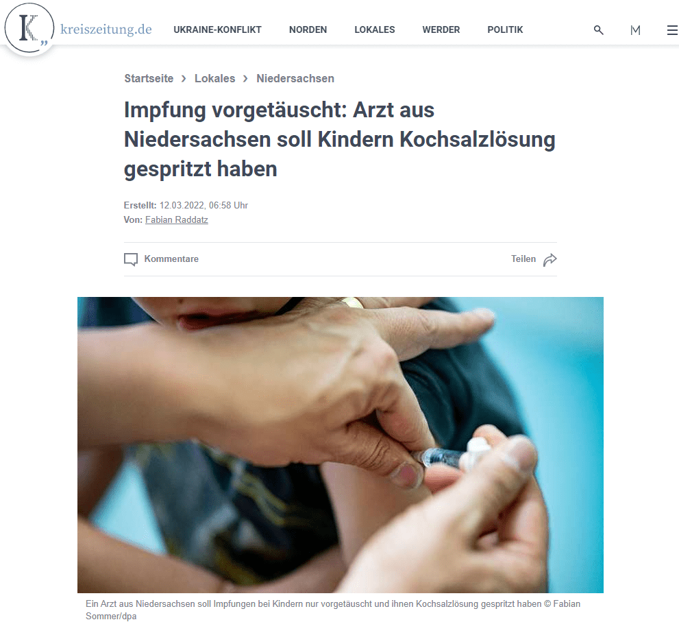 Besonders schwer auch dieser Vorwurf: Der Facharzt für Allgemeinmedizin soll von Ende April 2020 bis Mitte Mai 2021 in zehn Fällen Kinder und Jugendliche nicht gegen Mumps, Masern und Röteln geimpft, sondern lediglich Kochsalzlösung gespritzt haben. Das soll in Absprache mit den Eltern erfolgt sein, die ebenfalls strafrechtlich verfolgt werden.

Impfung vorgetäuscht: Ein anonymer Hinweis führte zu dem Arzt aus Niedersachsen
Zudem soll er in 31 Fällen eine Impfung gegen Masern in Impfausweisen bescheinigt, tatsächlich aber nicht vorgenommen haben, erklärt die Staatsanwaltschaft Hildesheim in einer Pressemitteilung. Hinzu kommen 32 Fälle, bei denen ärztliche Leistungen für Impfungen bei den jeweiligen Krankenkassen abgerechnet worden seien, doch tatsächlich nie erbracht wurden.

Die Ermittlungsbehörden waren durch einen anonymen Hinweis auf das Geschehen aufmerksam geworden. Im Rahmen einer Durchsuchung konnten umfangreiche Beweismittel sichergestellt werden, die zu dem dringenden Tatverdacht führten. Zum jetzigen Zeitpunkt ist es nicht ausgeschlossen, dass noch weitere, gleich gelagerte Straftaten im Rahmen der noch laufenden Ermittlungen zutage treten könnten, so die Staatsanwaltschaft.

Der Beschuldigte habe sich zum Tatvorwurf bislang nicht geäußert. Ins Gefängnis muss er aber vorerst wohl nicht: Die Richterin hat die Vollstreckung des Haftbefehls ausgesetzt, wenn der Arzt gegen strenge Auflagen einhält.

Arzt aus Niedersachsen soll Kindern Kochsalzlösung gespritzt haben: Weitere Vorfälle in Niedersachsen
Immer wieder kam es in Niedersachsen im Zuge der Corona-Pandemie zu Vorfällen, bei denen Ärzten Corona geleugnet und falsche Informationen zu Impfungen verbreitet haben sollen. Die Ärztekammer Niedersachsen hat deswegen gegen knapp 50 Mediziner ermittelt.

Auch der Impfskandal in Friesland sorgte bundesweit für Schlagzeilen: Dort hatten etwa 10.000 Menschen Kochsalzlösung erhalten, statt eine Corona-Impfung.